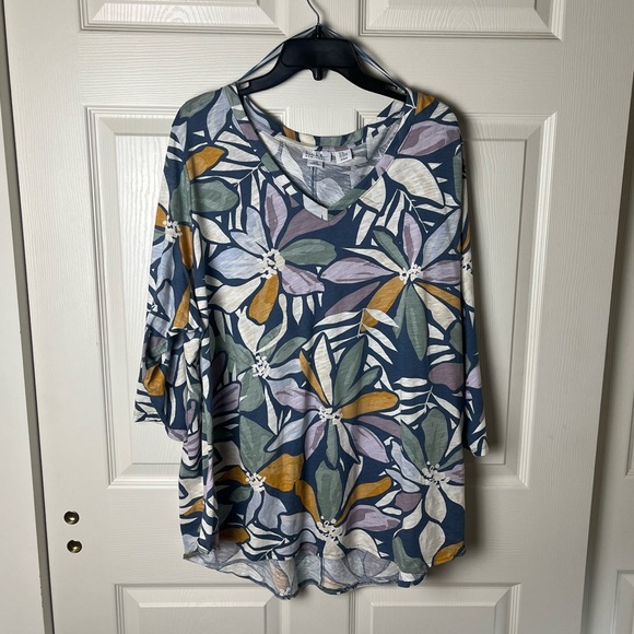 Nicole Miller Floral Print Top - Picture 1 of 3